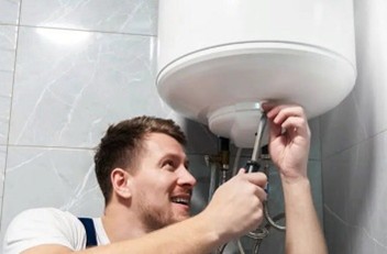 Ballon d’eau chaude moderne installé dans un logement